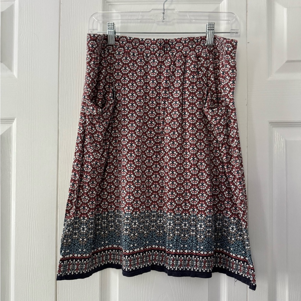 Max Studio Red and White Skirt Knee-Length Casual fun geometric design